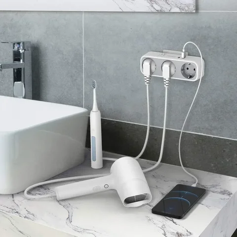 Адаптер TESSAN с розетками и USB-портами для зарядки устройств — изображение товара