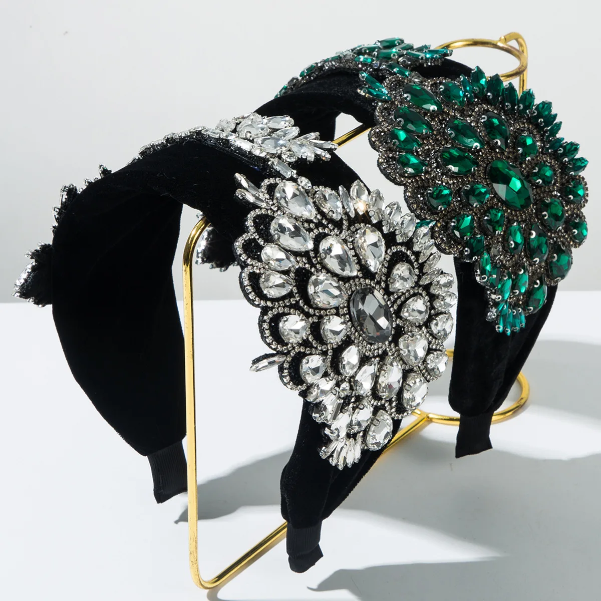 

Модная фланелевая широкая повязка на голову с инкрустацией стеклянными стразами в виде цветов и листьев, осенне-зимняя коллекция, легкий люкс, стильный дизайн.