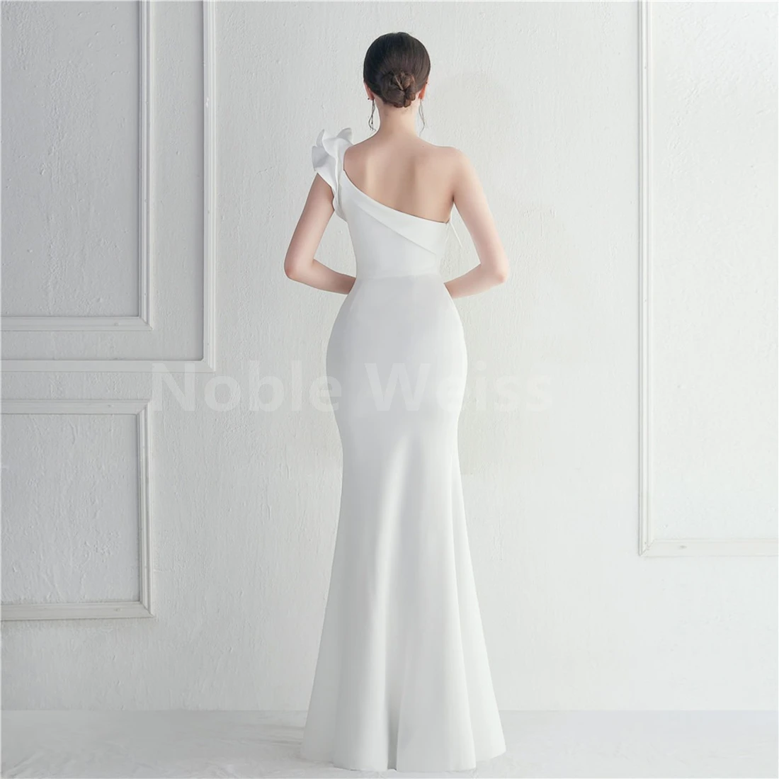 Elegant One-Shoulder Prom Dress with Trumpet Skirt and Ruffled Edges Customized