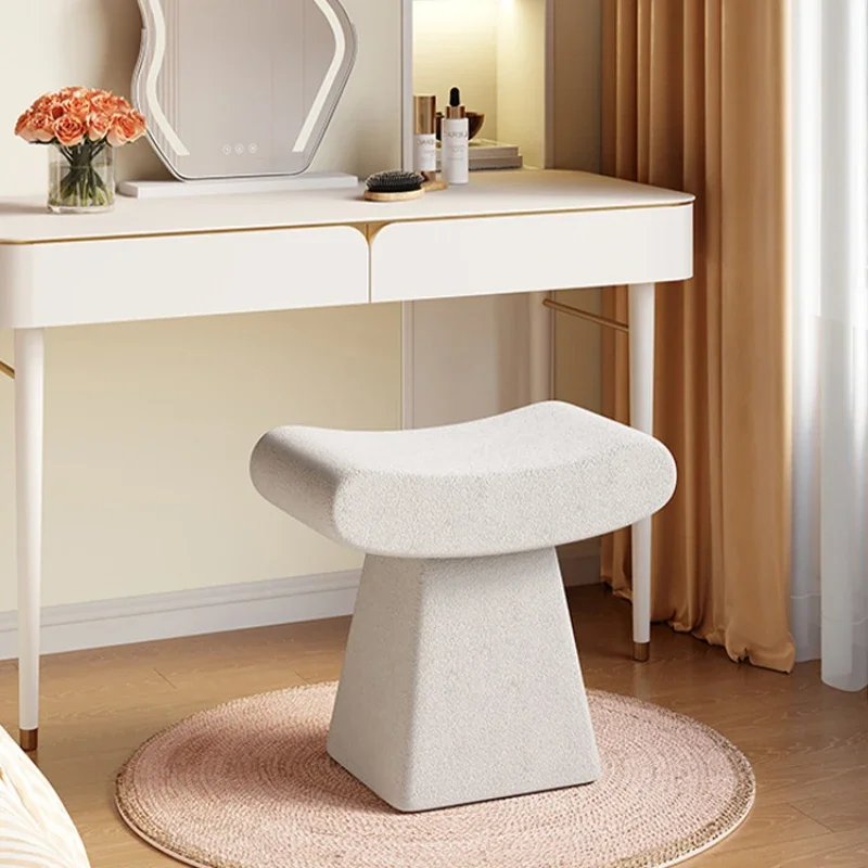 

Superior Creamy Makeup Stool, Minimalist Dressing Seat, High-end Feel, Simple Saddle Molding Chair with Soft Lambskin