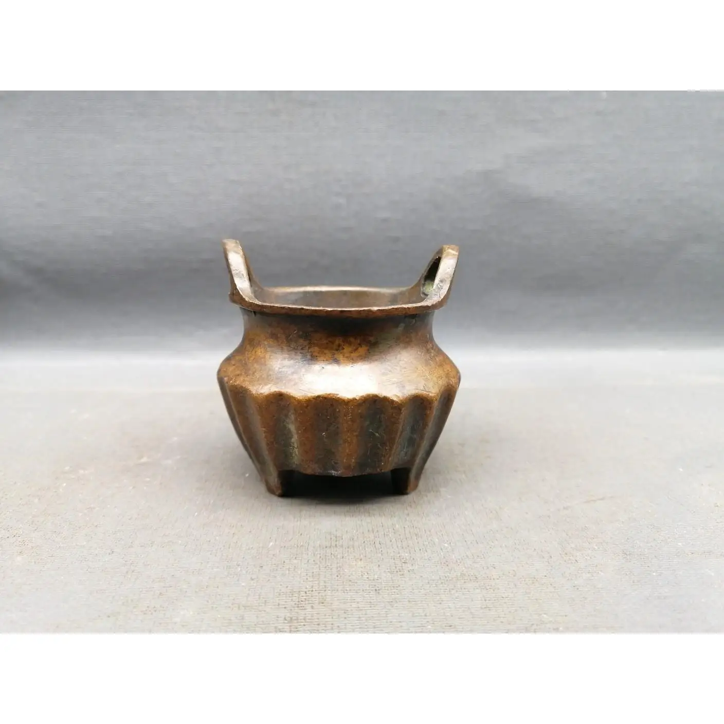 

Copper Qiao Ear Standing Ear Round Cylinder Four Square Lion Ear Elephant Nose Incense Burner Xuande Old Skin Shell Wrapped