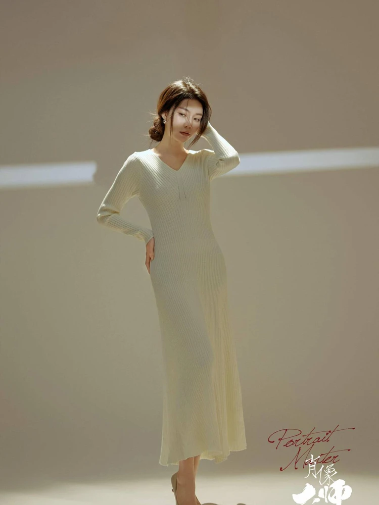 

Autumn New Style Korean Lighting Girl Intellectual Portrait Atmosphere Emotion Photography Clothing Ladies Fashionable