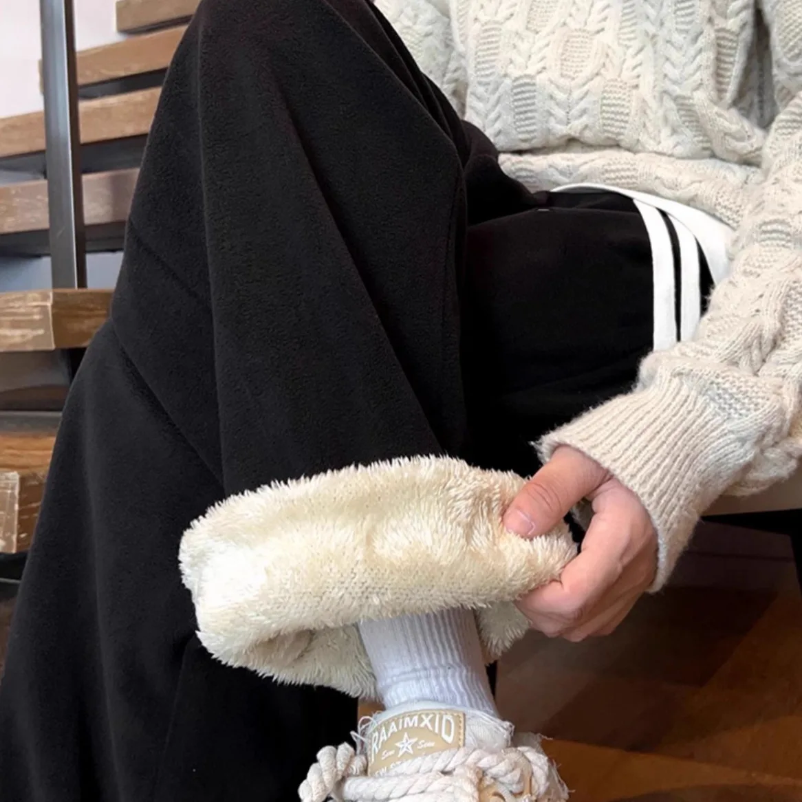 

Winter Thermal Fleece Pants Men Sherpa Lined Sweatpants Joggers with Print Streetwear Casual Trousers Elastic Waist Fashion Pant