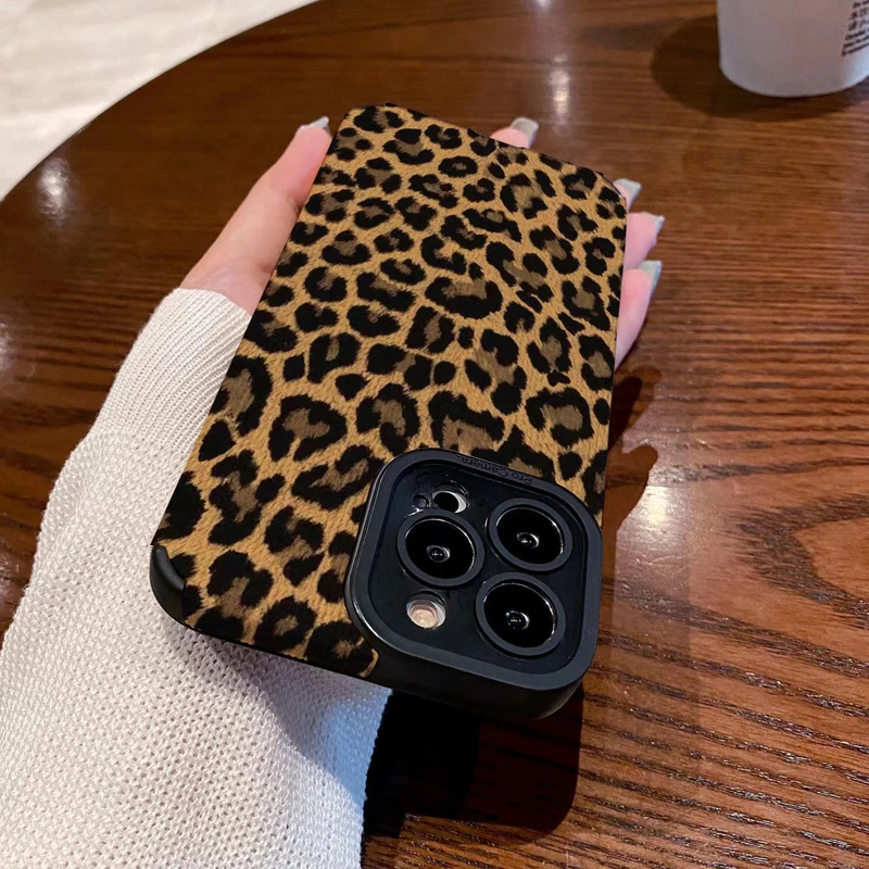 Luxury Brown Black Leopard Silicone Case For iPhone 15 14 Pro Max 11 12 13 Mini SE 8 7 Plus X XR XS MAX Soft Cases Leather Cover