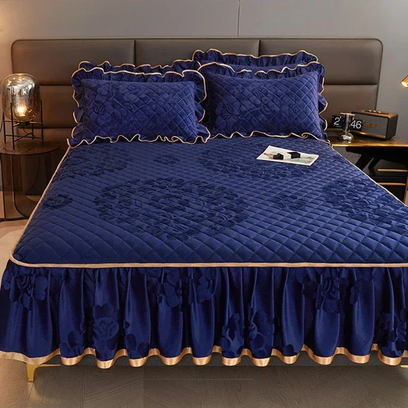 Milk Velvet Padded Bed Sheet with Skirt Edge Thickened Crystal Velvet Dustproof Fully Wrapped Bed mattress Protective Cover