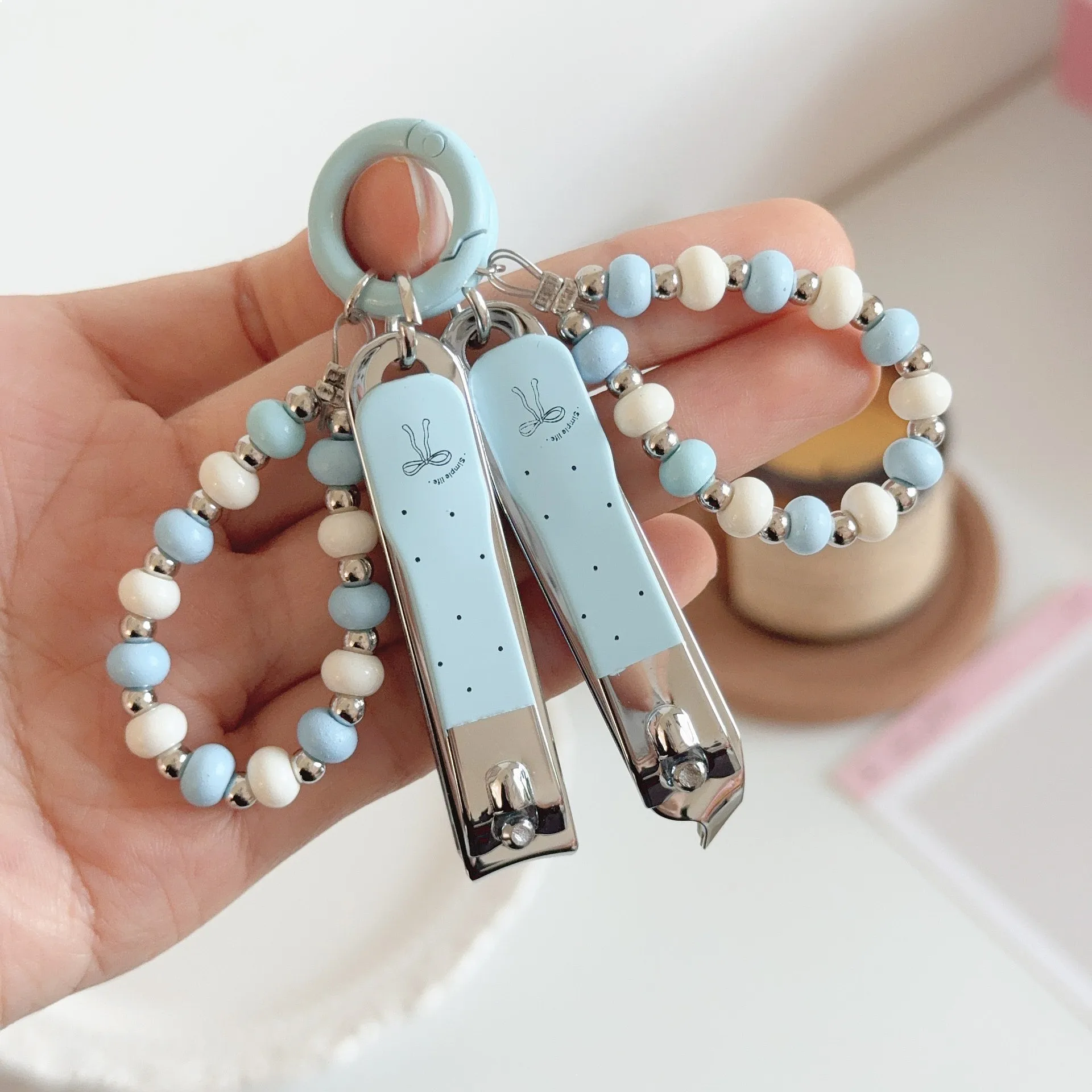 

Korean Fresh Beaded Handmade Chain Nail Clippers Pendant High Value Cutting Tool Nail Clipper Set 네일재료 네일정리함