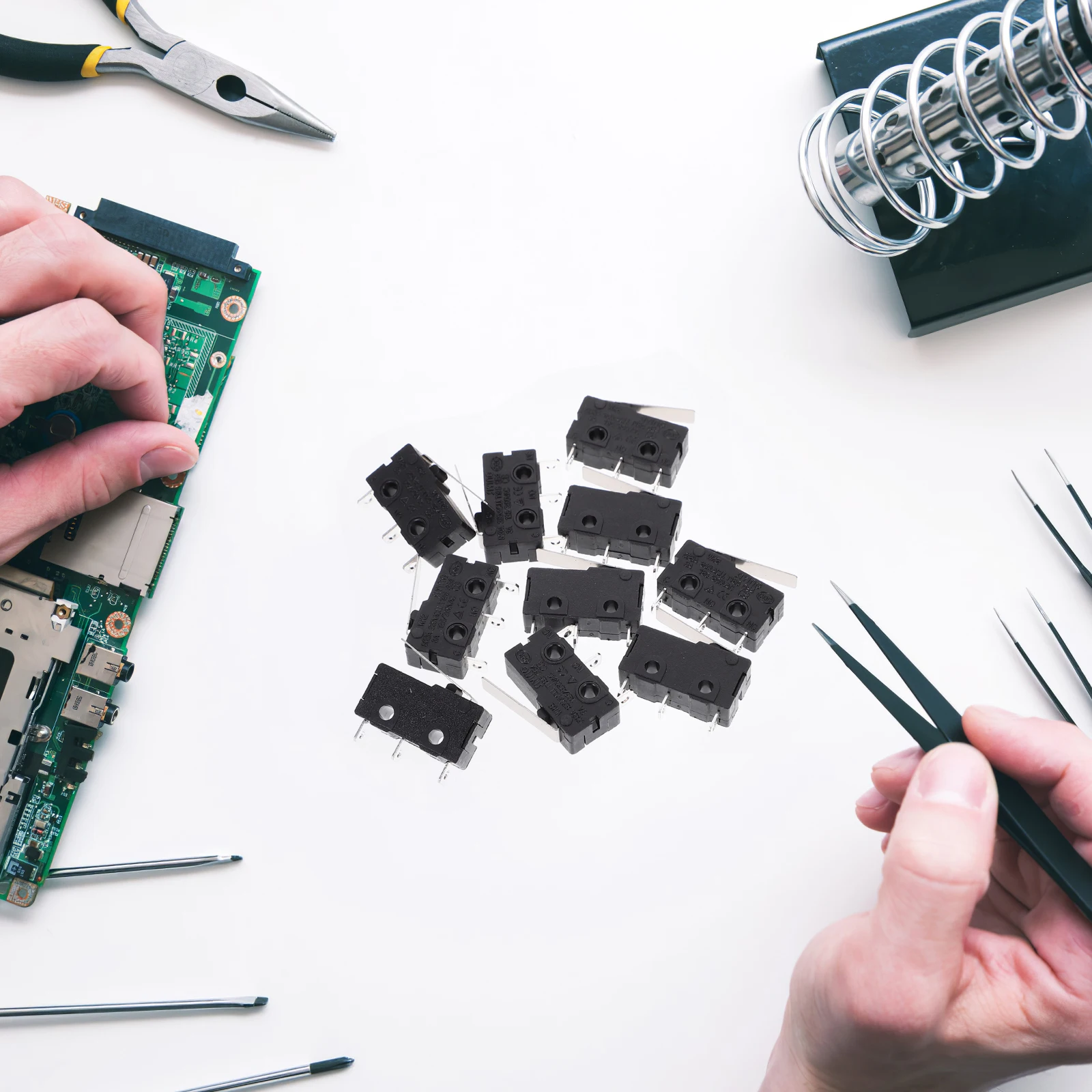 

10 шт., 125 В, 5 А, микропереключатель Spdt 1No 1Nc, короткий прямой рычаг, кнопка мгновенного включения и выключения для электроники, серебристый, черный, пластик, металл