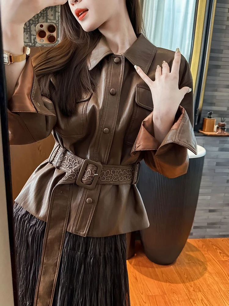 Stylowa kurtka skórzana z kołnierzem, damska, jesień 2025, modna, do pracy, ekskluzywna, brązowa kurtka skórzana z paskiem.