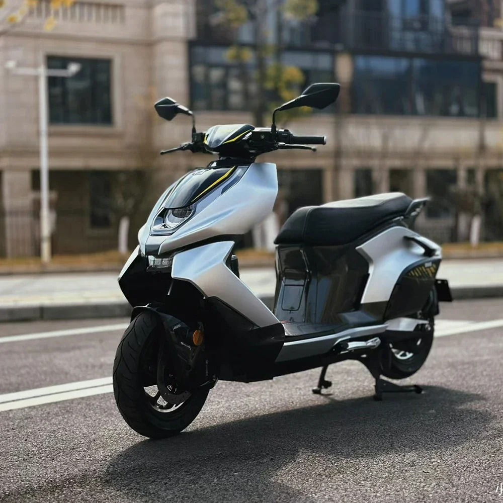 High power motorcycle high rigidity frame 12.5kw 69v64Ah detachable extraction dual battery high battery life 2 groups