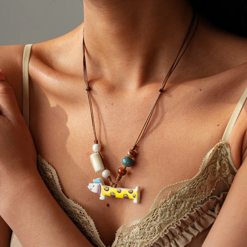 

Personalized Cartoon Spotted Dog Ceramic Pendant Necklace, Fashionable Jewelry Cute Little Dog Collarbone Necklace for Women