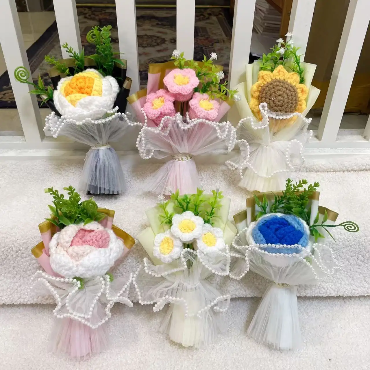 Mini fiori all'uncinetto fatti a mano da 15 cm, piante ripiene, decorazioni per auto, desktop, regali di compleanno per la laurea di Natale