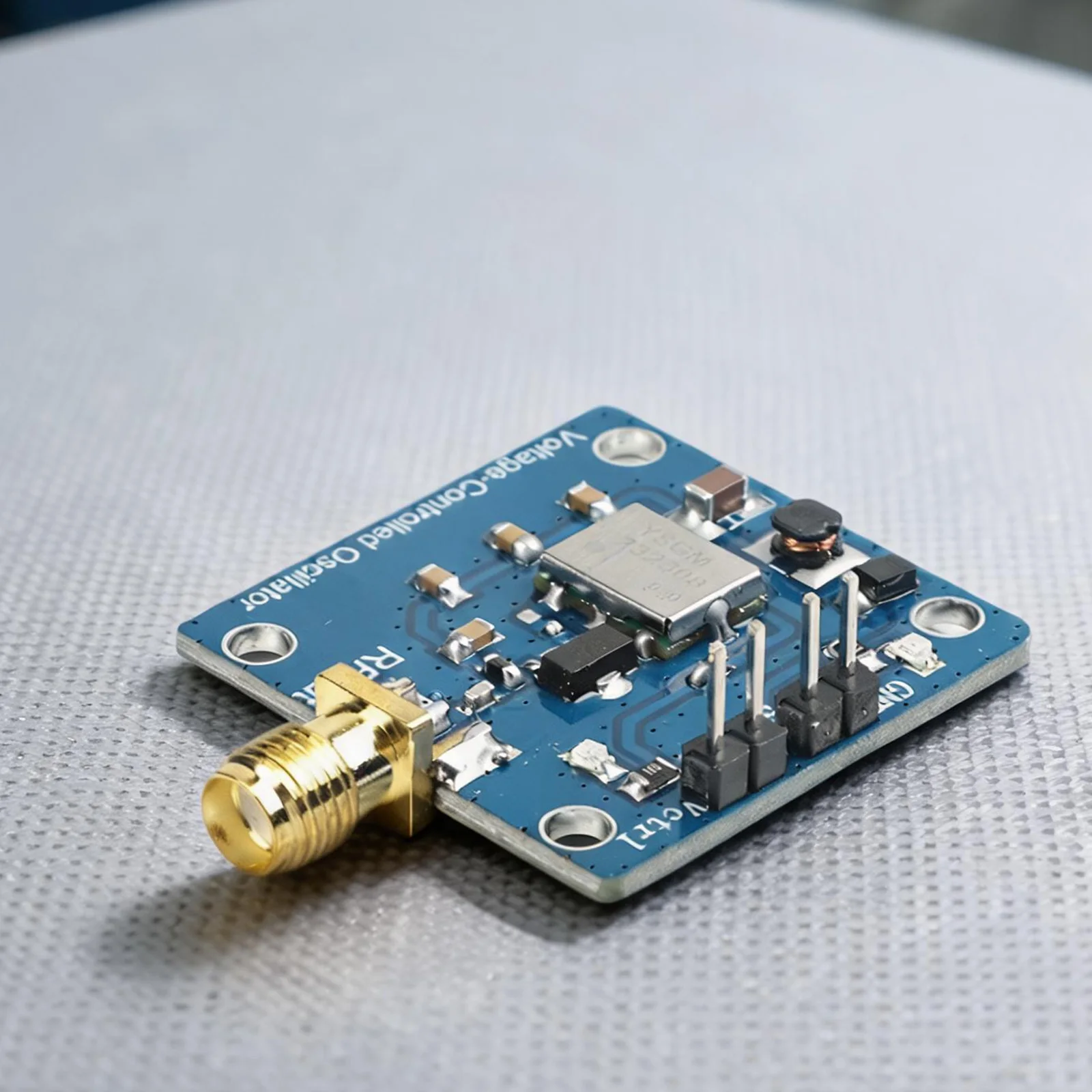 Voltage Controlled Oscillator 2 4GHz for Microwave and RF Applications with Multiple Output Options and Connector