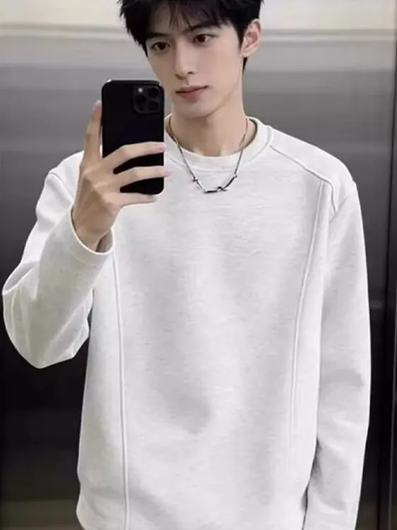 Loose Fit Long Sleeve Crew Neck Sweatshirt Men's Casual Comfortable Versatile Top round Neck Hoodless Base Shirt Male Model
