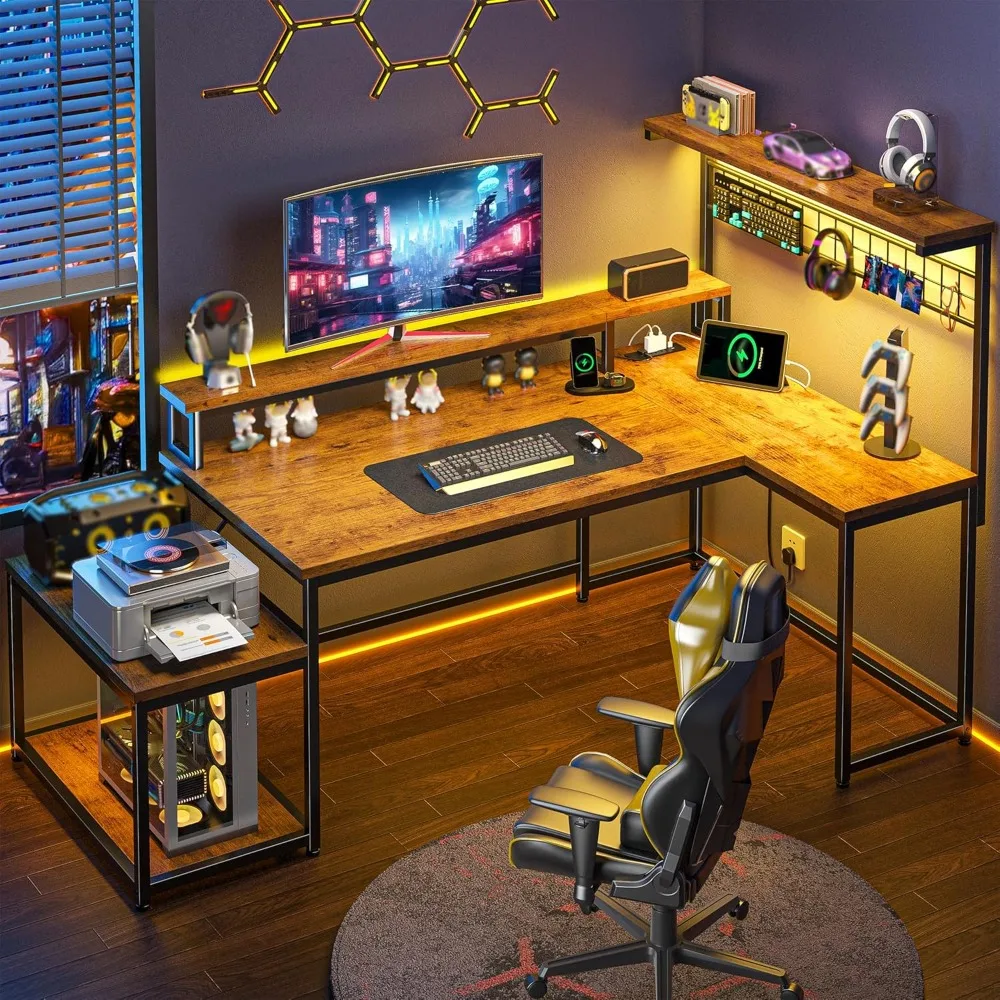 

Игровой стол с полками и крючками, 56-дюймовый L-образный компьютерный стол со светодиодной подсветкой, розетками, подставкой для монитора и местом для принтера