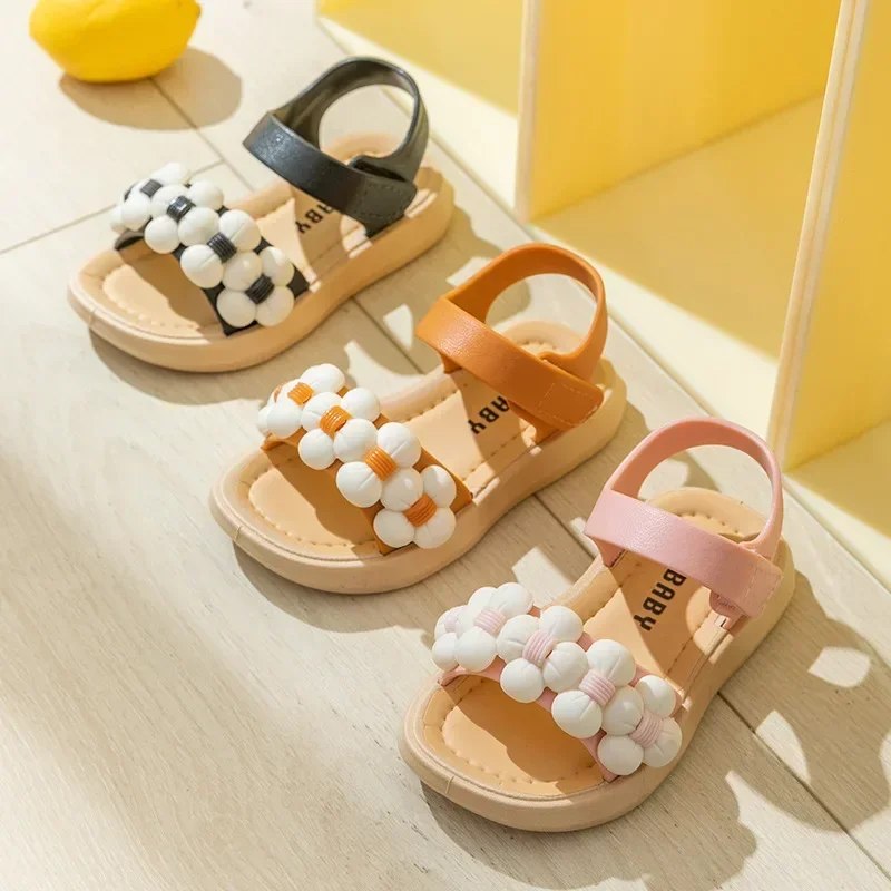 Sandali per ragazze estate confortevole suola morbida scarpe per bambini bagno casa scarpe da spiaggia antiscivolo moda carino sandalo per bambina