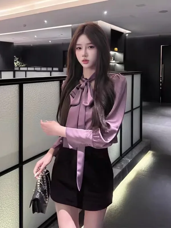 

Новинка! Женский модный комплект: фиолетовая блузка с V-образным вырезом и облегающая юбка с высокой талией в корейском стиле для осени. Идеально для офиса.