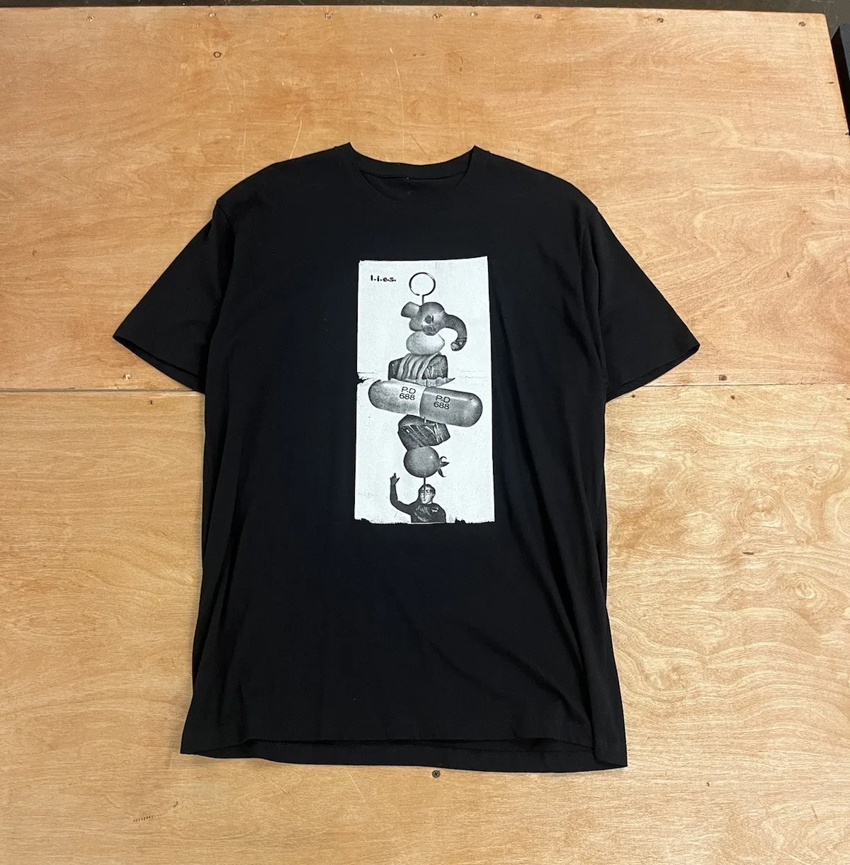 

Skrillex T-shirt Dubstep Electronic Men's Tee Shirt Medium Lies Records 2010s