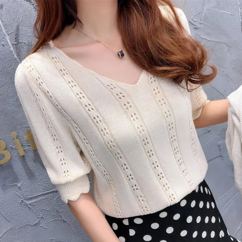 Blouses Top Femme Short Sleeve See Through Knitted Blouse Women Blusas Mujer De Moda Hollow-out V-Neck Pullover Shirts WY1005