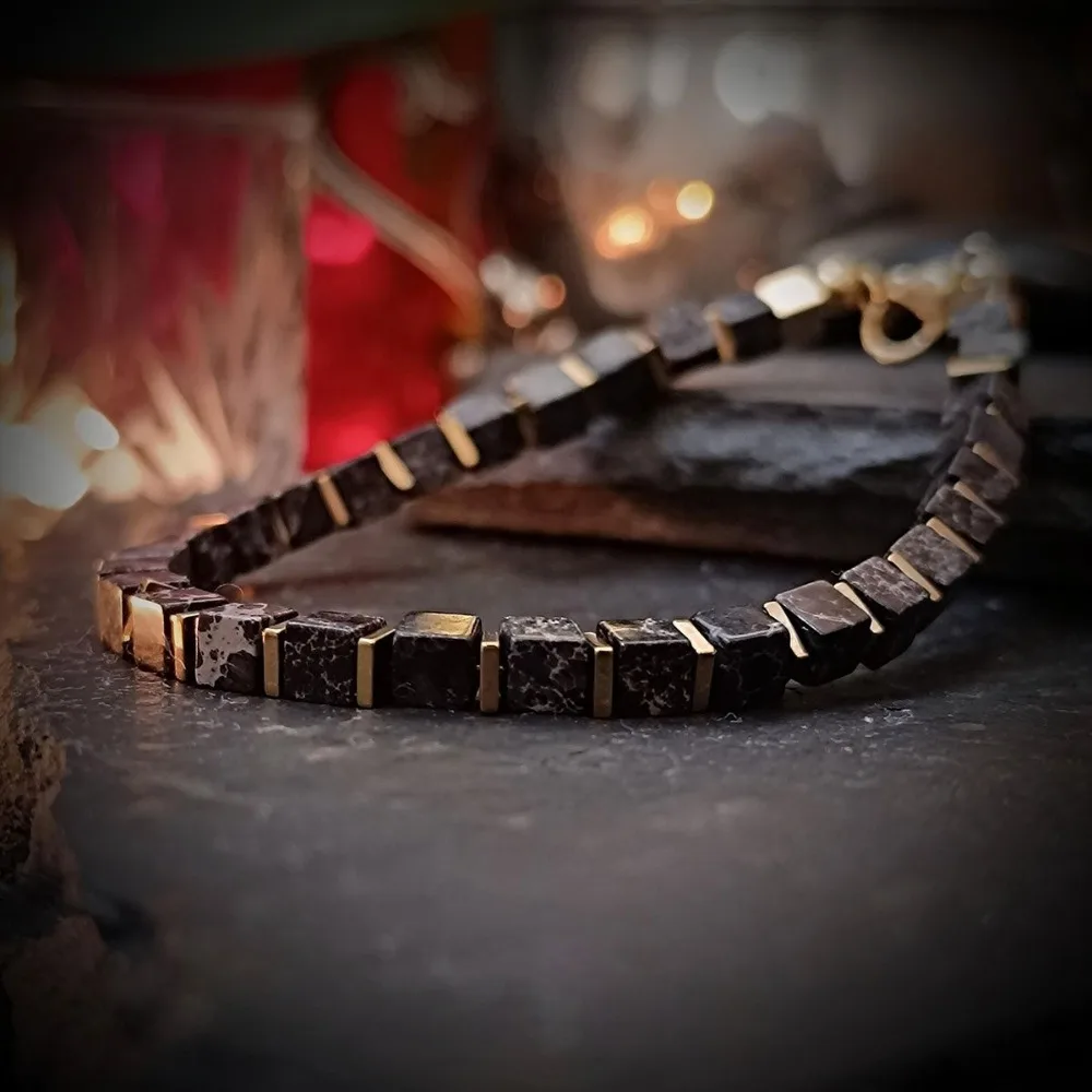 Vintage-style glitter stone square beaded fortune bracelet, attracts prosperity and opportunities, handmade natural stone skin-friendly jewelry, suitable for daily wear and gift giving for both men and women