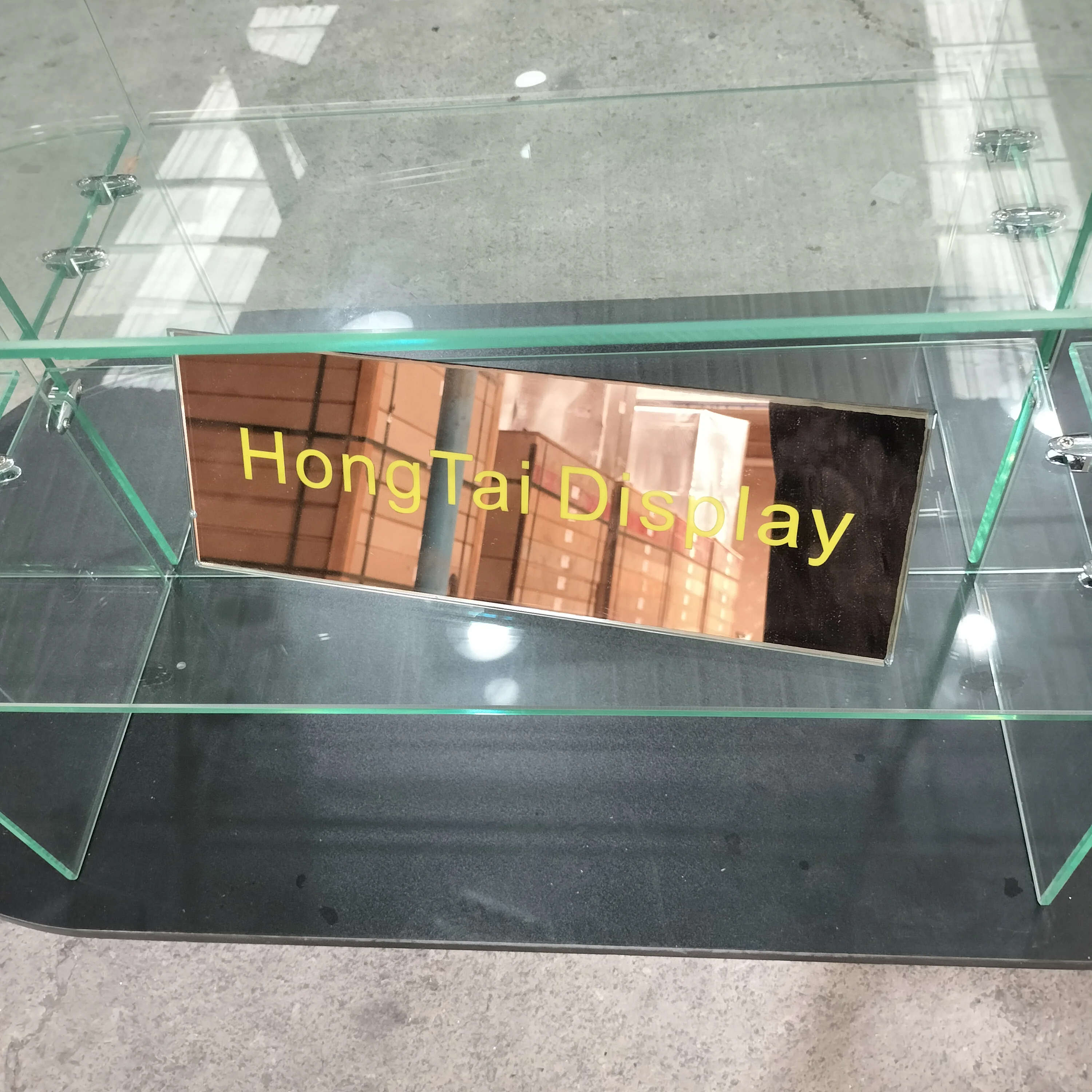 Etalase Kaca Temper Custom.Curved Extra Vision untuk Butik, Meja Pajang Kaca, Etalase Ritel