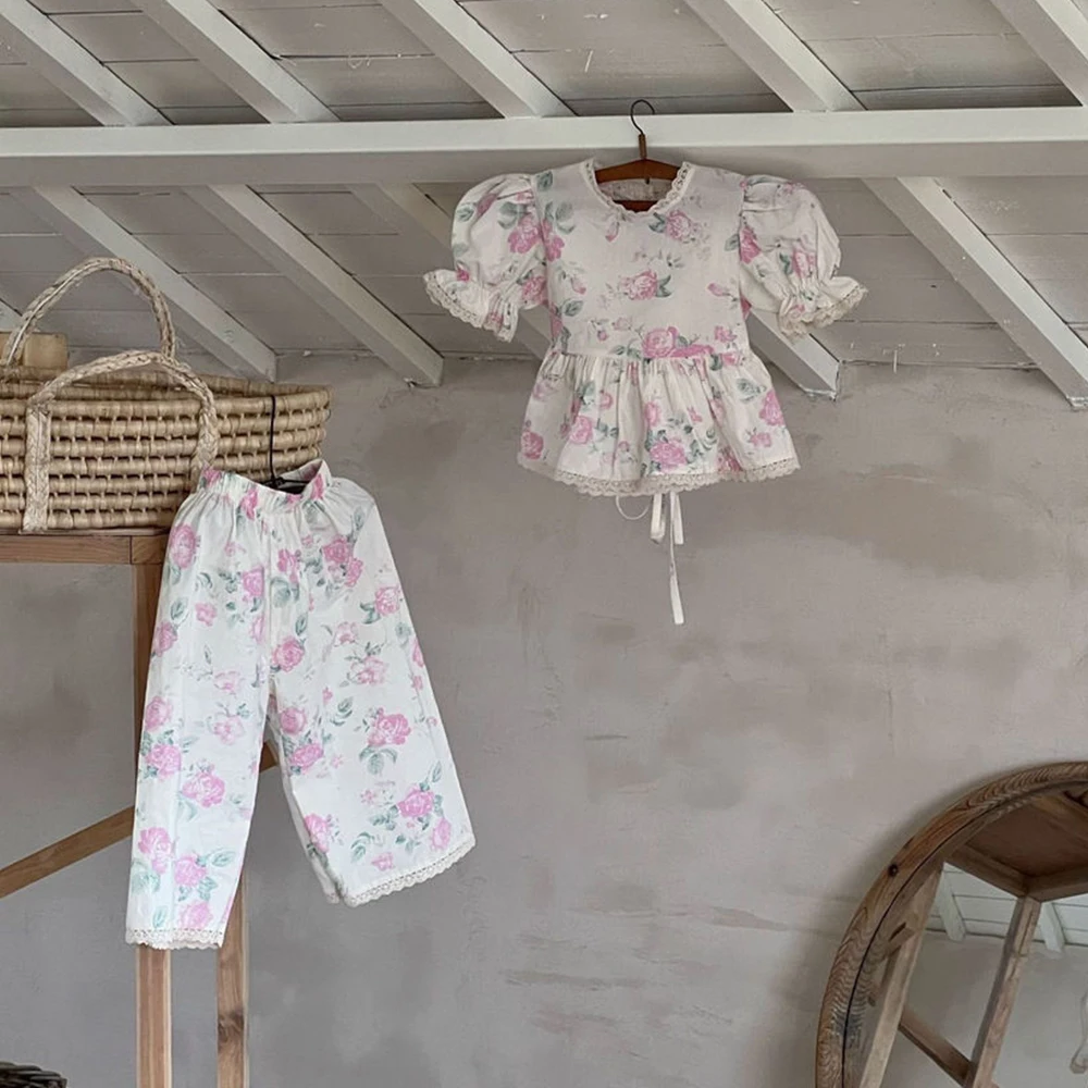 Menoea Blumenmädchen-Sets Hemd-Hosen-Kombination Kurzarm-Pullover Bedruckte Oberteile Elastische Taille 2026 Sommer Kinderkleidung