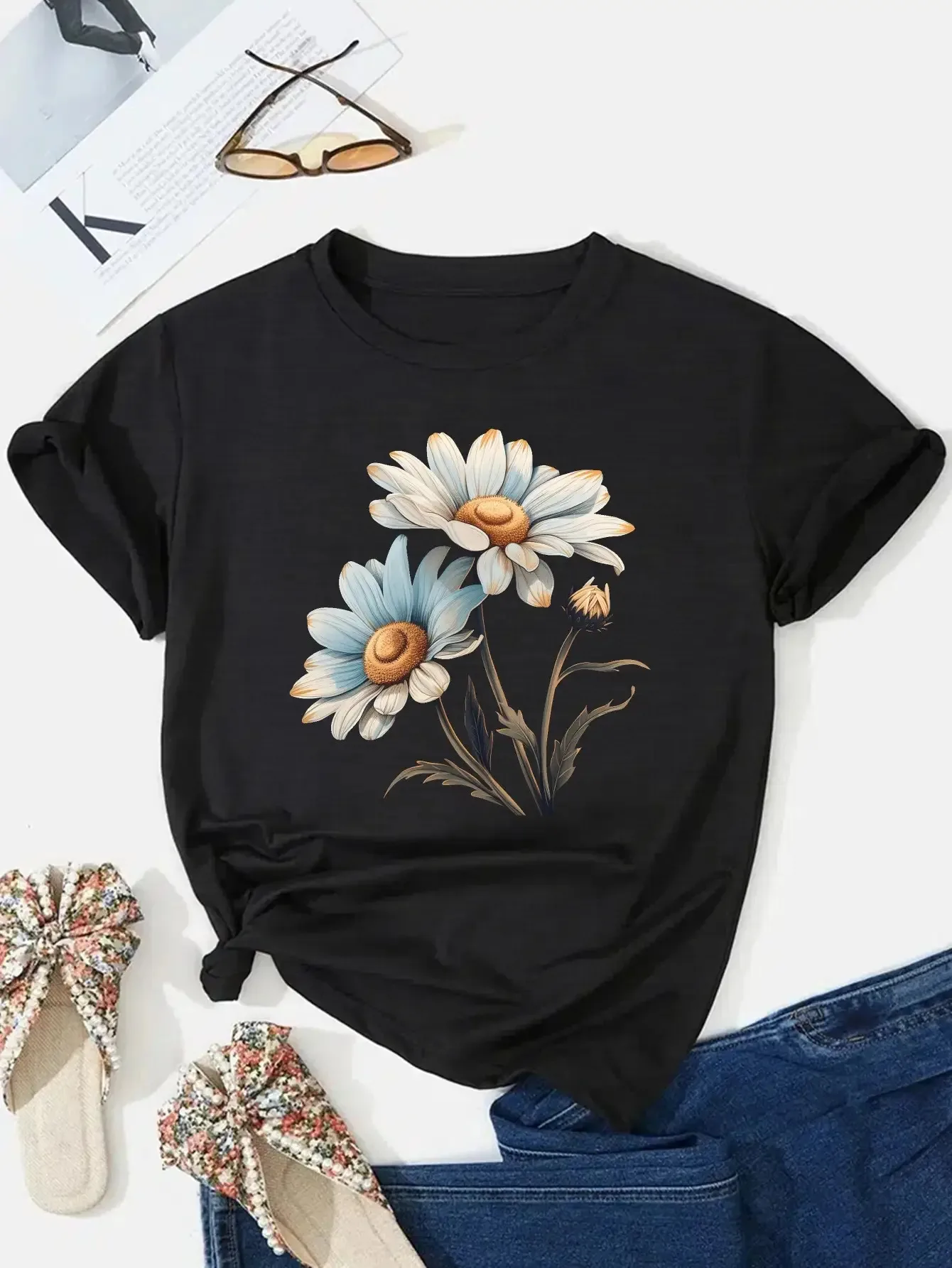 Schwarzes Damen-T-Shirt mit blau-weißem Gänseblümchen-Print, schwarzes Gänseblümchen-Blumen-Top, Sommer-Kurzarm-Harajuku-Streetwear-Tops, T-Shirts
