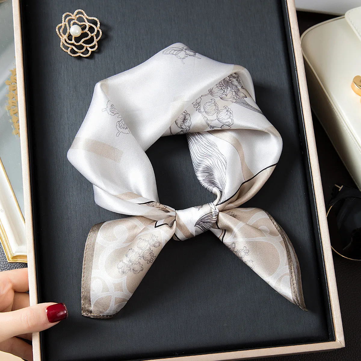 名誉あるビジネスシルクスカーフ、小さな正方形ショール、女性用ファッション、秋冬春夏、柔らかく快適な00％桑絹