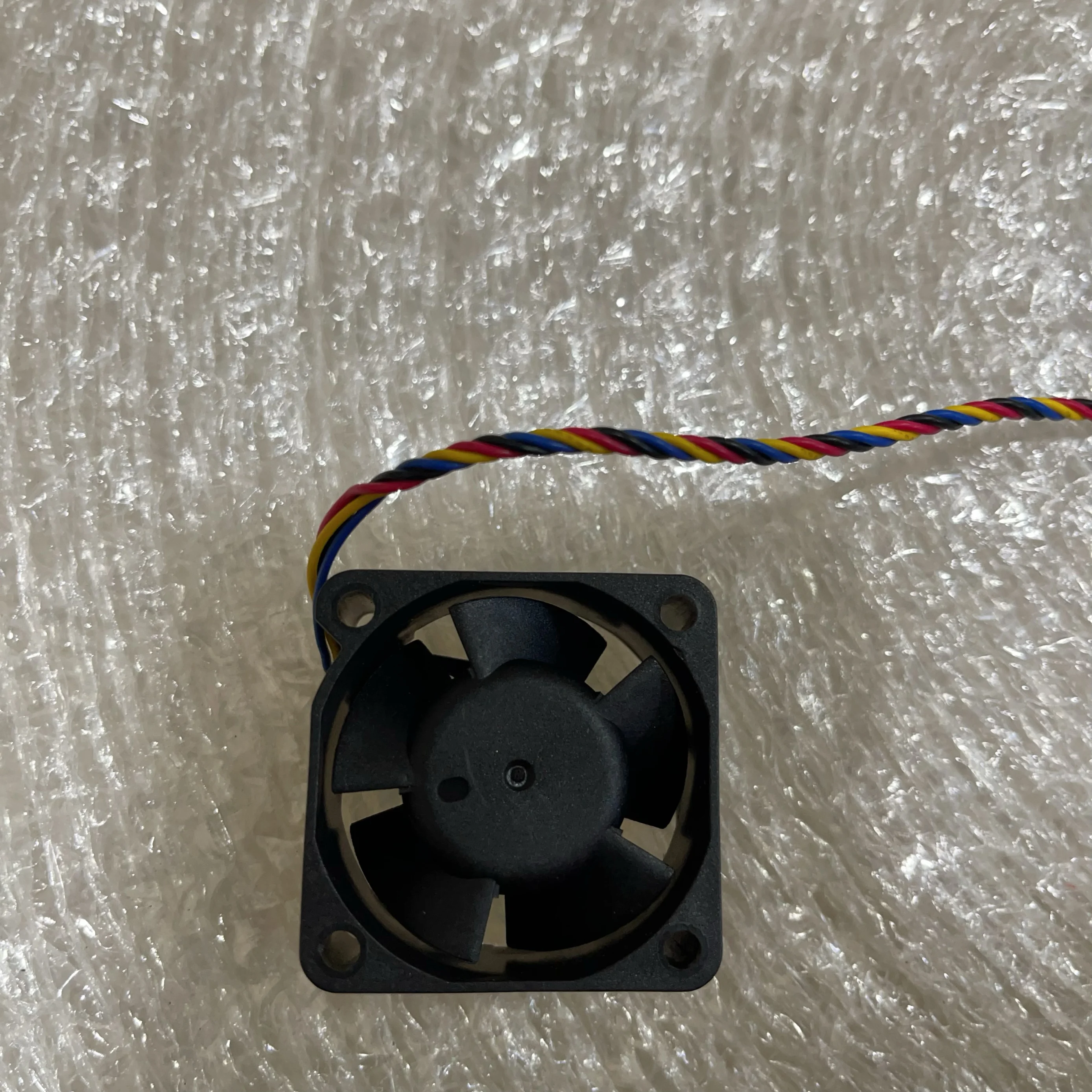 

Nidec U40G12BHA5-57 DC 12V 0.08A 40x40x20mm 4-Wire Server Cooling Fan