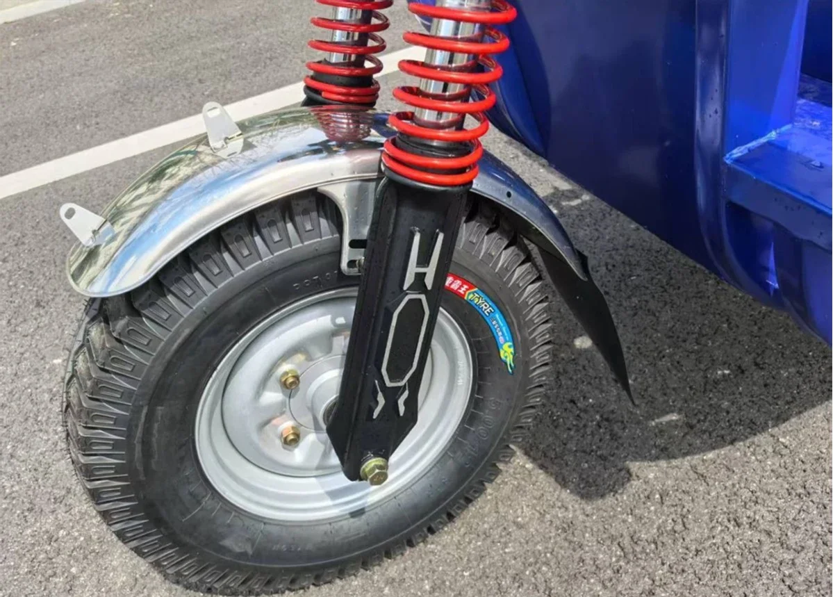 Load-pulling high-power bucket Agricultural hydraulic tipping bucket Household climbing battery car