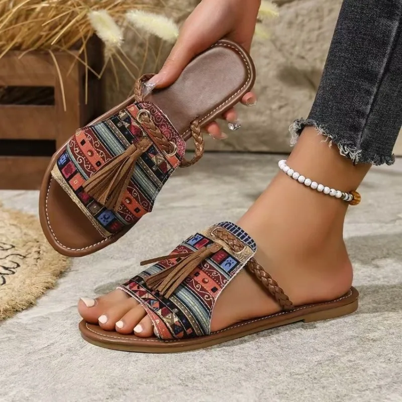 

Женские тапочки, повседневные пляжные роскошные сандалии, летняя модная уличная обувь для женщин, тапочки на плоской подошве, шлепанцы с открытым носком, женские шлепанцы