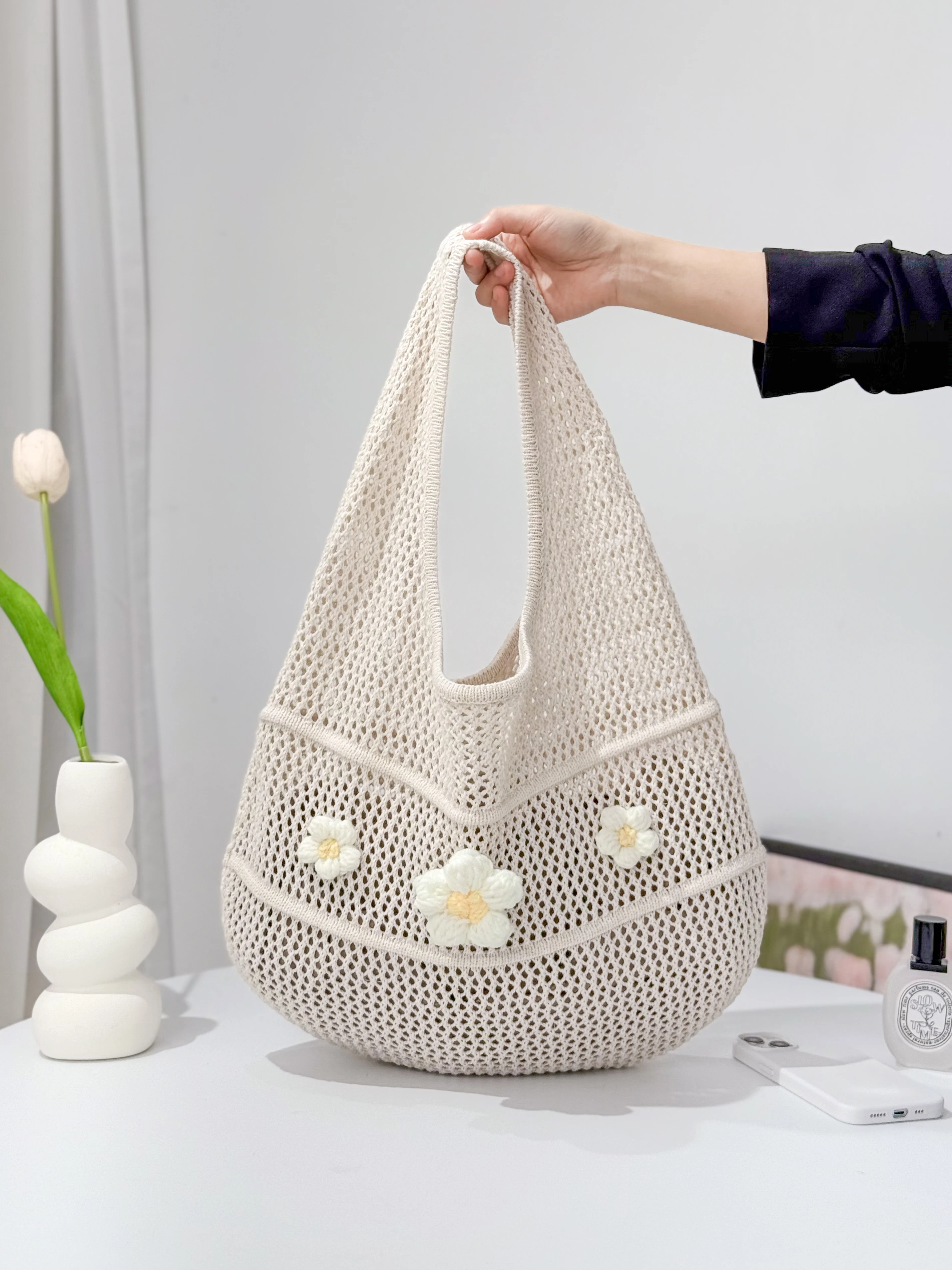 【bolsa-de-ombro-bolsa-tote】nova-bolsa-tote-de-estilo-delicado-2026-para-mulheres-design-Unico-com-flores-tridimensionais-bolsa-de-mao-casual-de-grande-capacidade-para-ferias-bolsa-de-praia-versatil-doce-e-feminina-para-o-dia-a-dia-bolsa-de-ombro-de-malha-respiravel