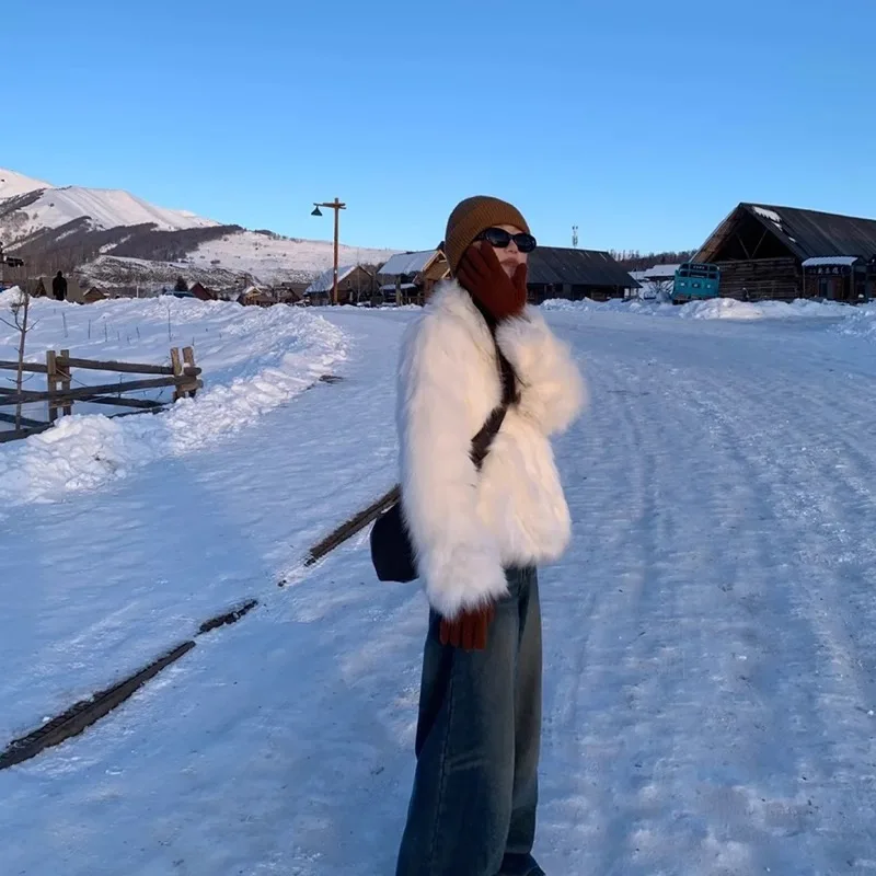 เสื้อโค้ทขนเฟอร์เทียมสำหรับผู้หญิง แจ็คเก็ตสั้นแบบเรียบง่าย ปกพับลง แขนยาว ซิปตรง สไตล์ลำลองสำหรับสุภาพสตรี ใส่ได้ทั้งในออฟฟิศและชีวิตประจำวัน สำหรับฤดูใบไม้ร่วงและฤดูหนาว ปี 2025