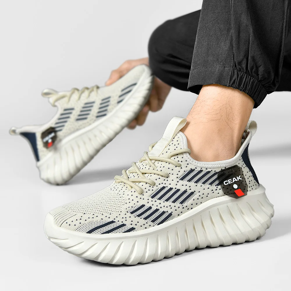 

Men's mesh breathable racing running shoes summer new soft-sole anti-slip lightweight casual sneakers student speed sports shoes