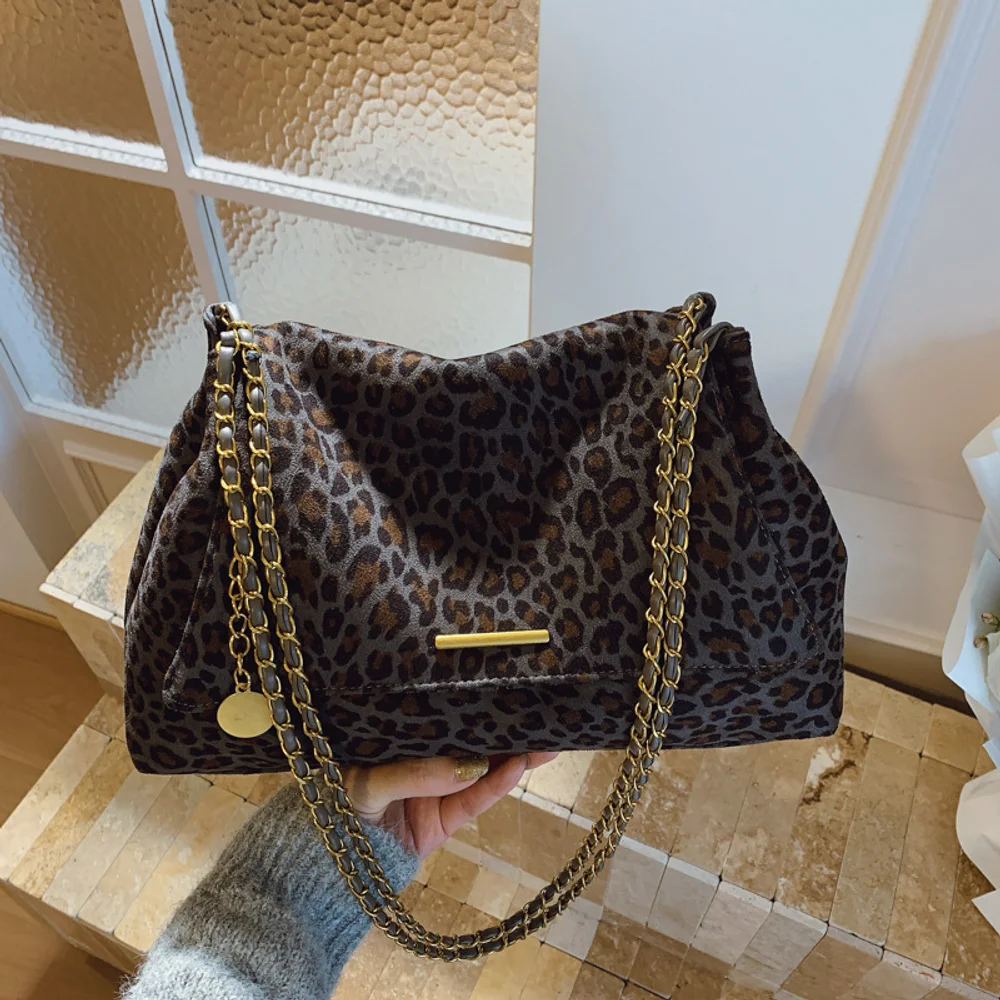 

Vintage niche leopard print large capacity tote bag for women, 2026 spring new handbag, pillow bag, shoulder bag, crossbody bag