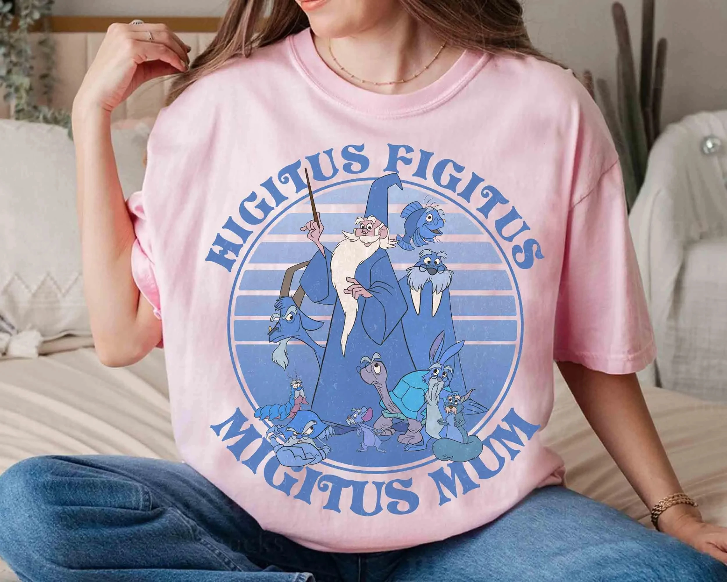 ديزني ميرلين هيجيتوس فيجيتوس ميجيتوس أمي تي شيرت ريترو ، السيف في الحجر 1963 شخصيات تي شيرت ، ديزني لاند عطلة الأسرة #2