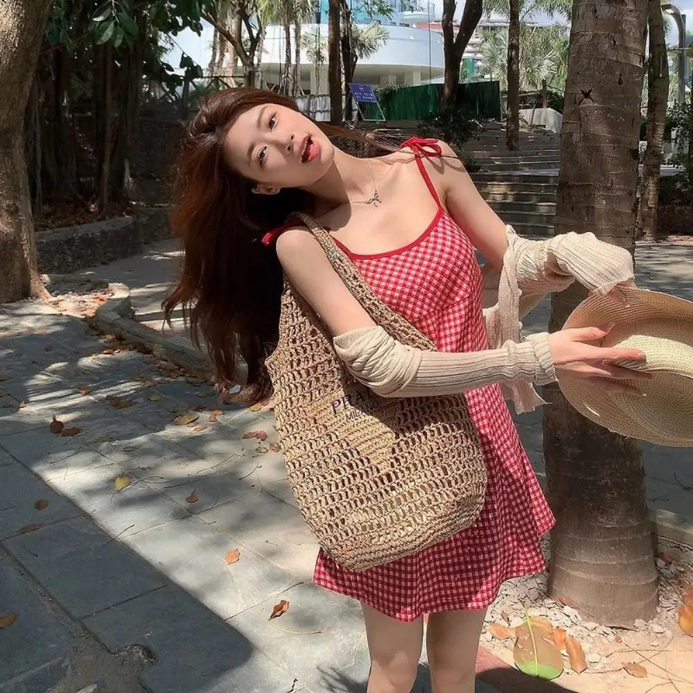 Süßes rotes kariertes Spaghetti-Kleid mit kurzer Schleife, Minikleid, schmale Passform, A-Linien-Kleid