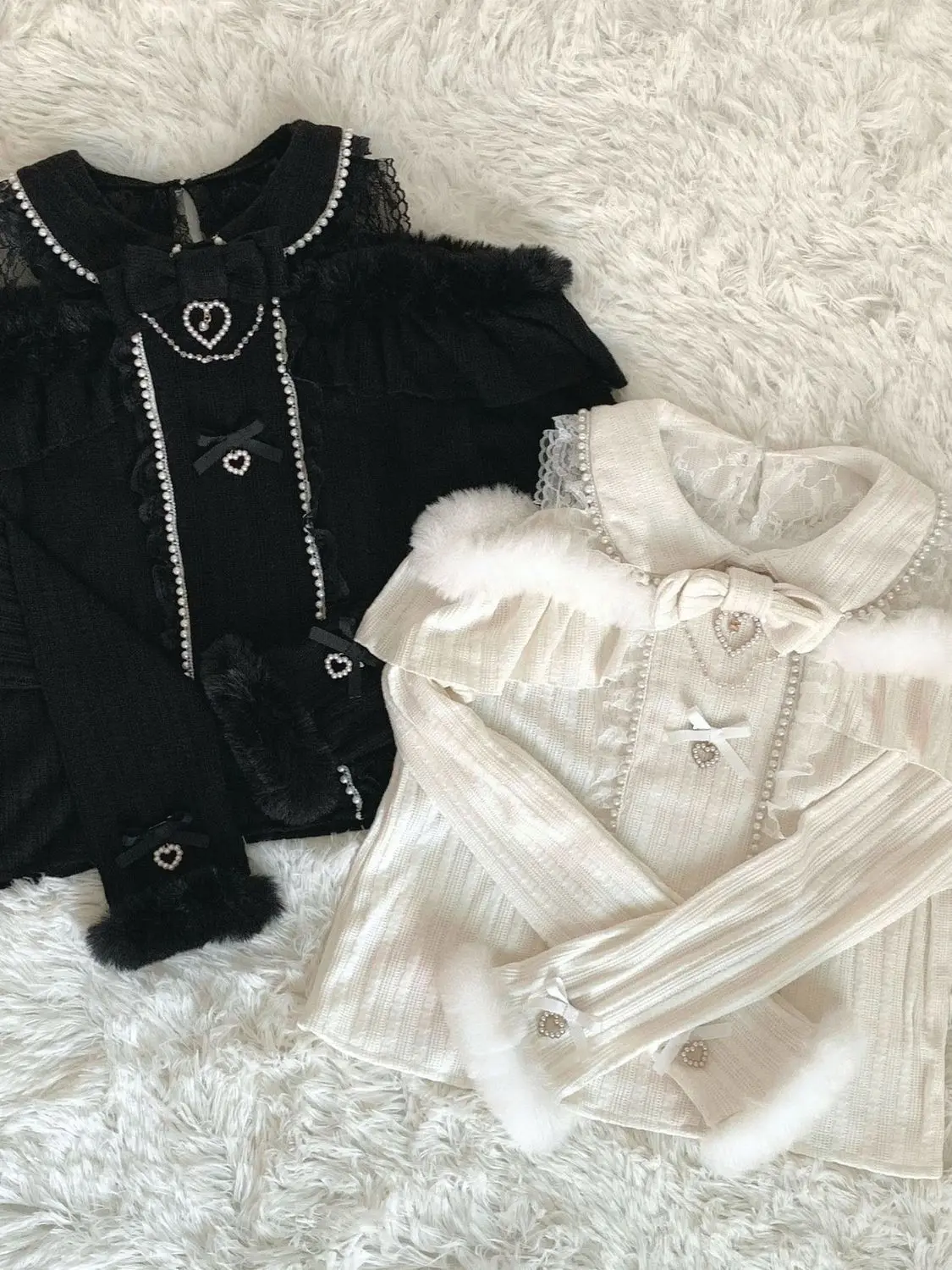 Gothic Sweet Lolita Furry Trim Knit Top Pearl Chain Heart Rhinestone Bow Lace Patch Long Sleeve Blouse 2 Colors Black White