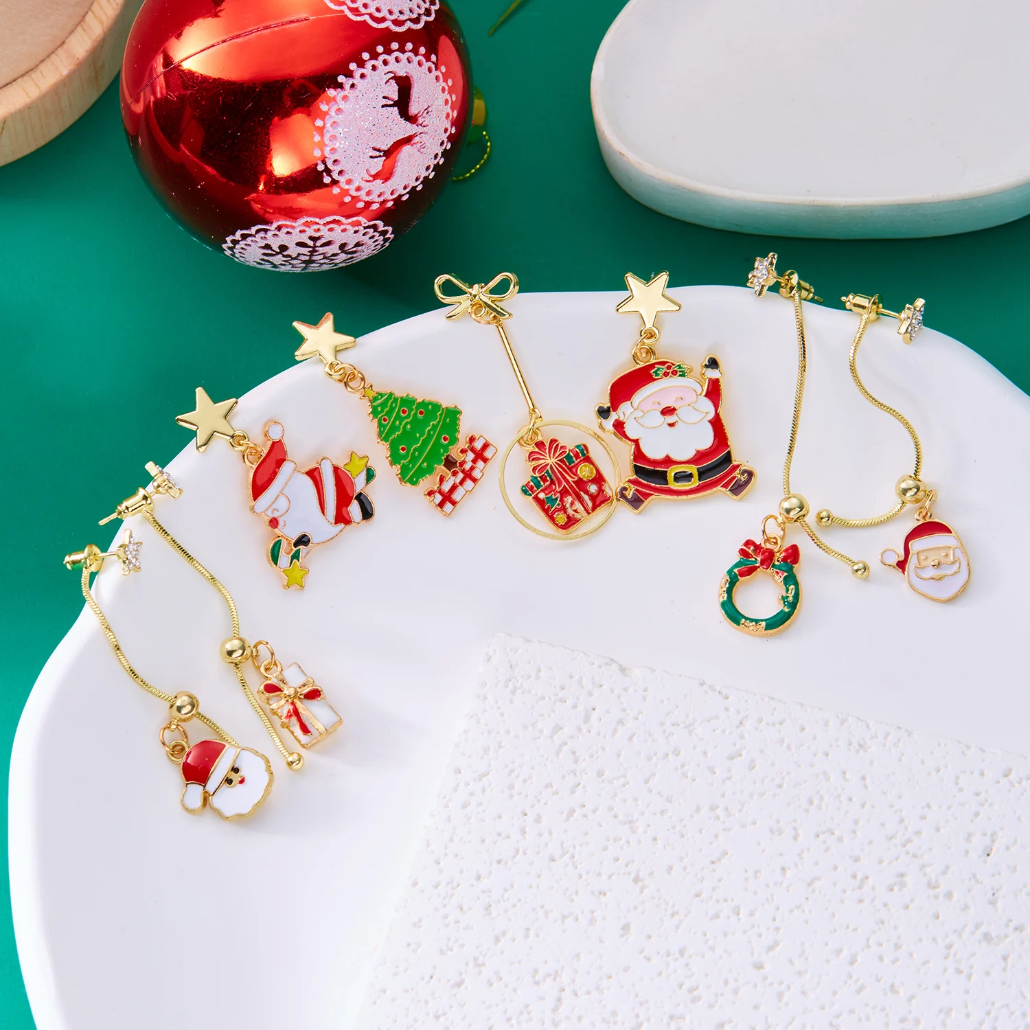 Beweglicher Weihnachtsmann Asymmetrische Lange Quasten-Ohrringe für Frauen Weihnachtsbaum Schneeflocke Stern Zirkon Ohrring Neujahrs-Schmuck – Detail 2