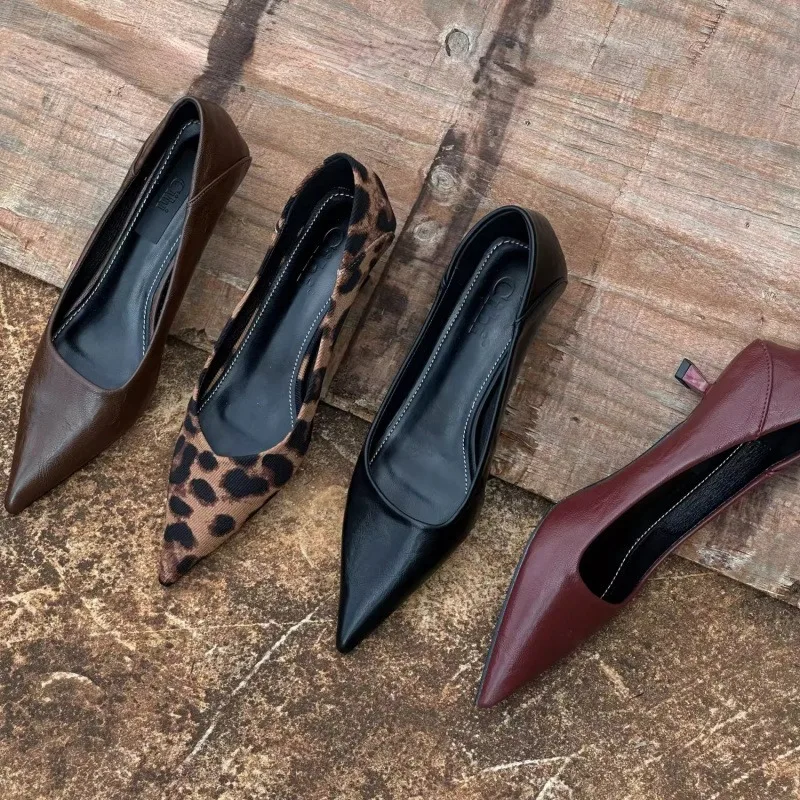 

Весна 2025 года, винтажные женские леопардовые туфли-лодочки, модные туфли без шнуровки с острым носком, лаконичная офисная женская обувь
