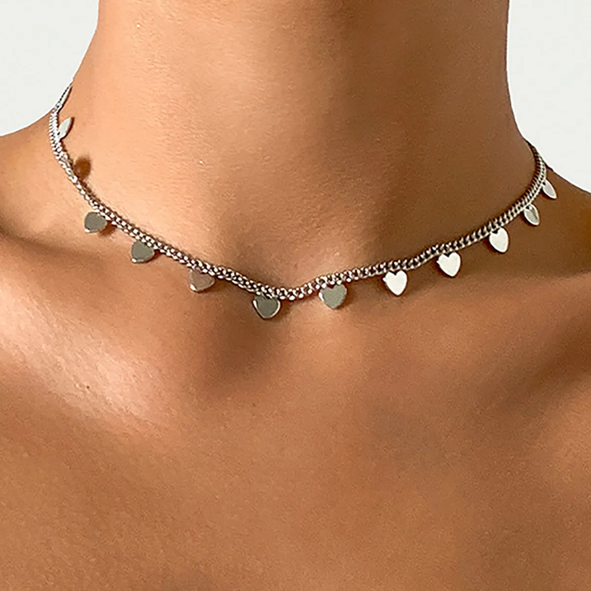 قلادة بسيطة بلون ذهبي ومعدني على شكل قلب وخوخي وشرابة قلادة على شكل الترقوة للسيدات 2023 حلية فتاة إبداعية مجوهرات عصرية هدية