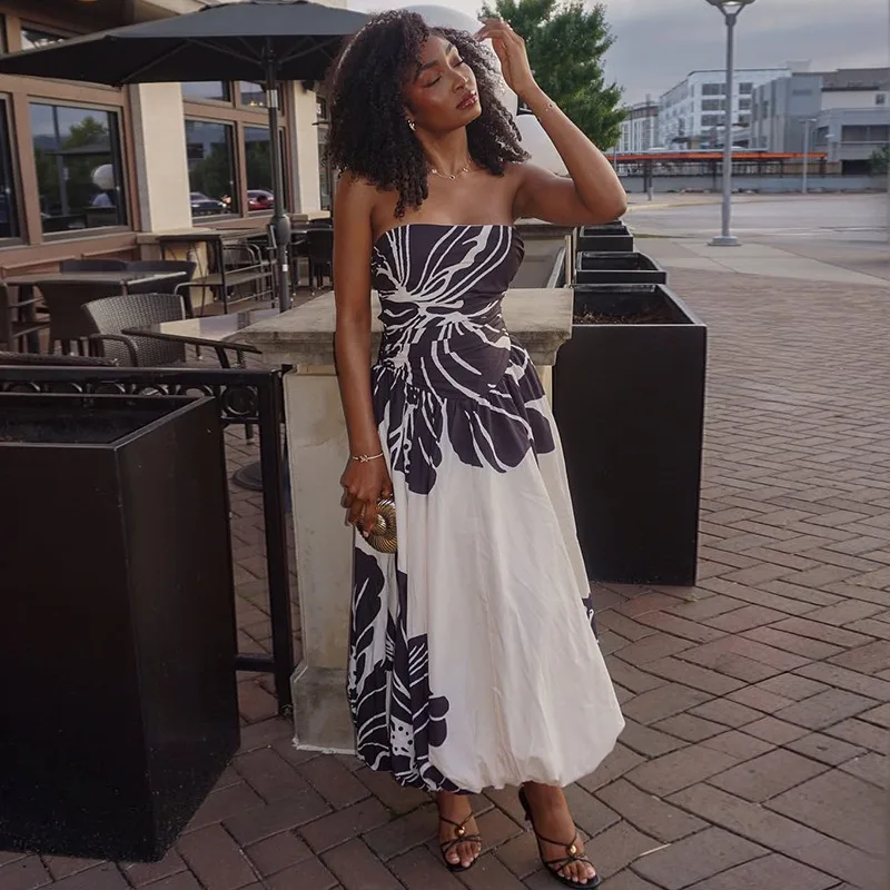 Robe longue plissée trapèze sans bretelles, col en V, sans manches, dos nu, à imprimé floral noir et blanc pour femmes