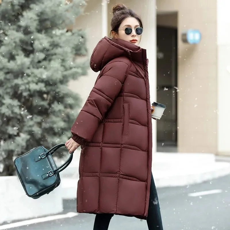 Piumino lungo da donna Parka 2025 Nuova giacca a vento invernale con cappuccio Plus Size Giacca imbottita in cotone Capispalla ispessito da donna