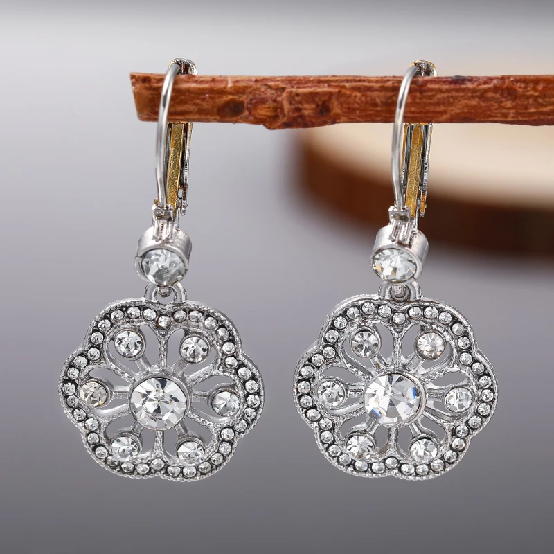 

Gorgeous Flower Crystal Wedding Earrings Ladies Fashion Jewelry Micro Pave White Cubic Zircon Drop Earrings Gift