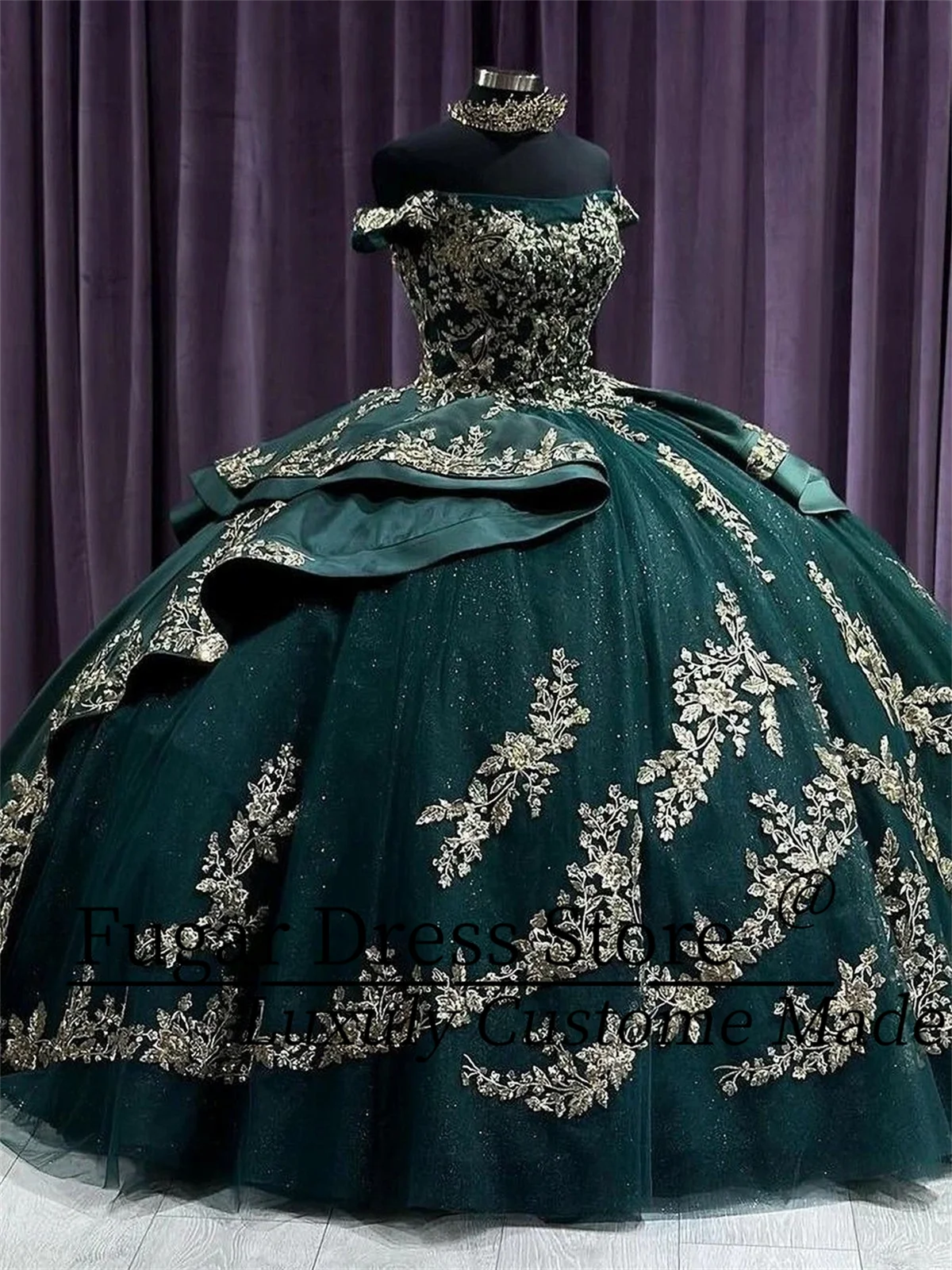 

Customized Green Quinceanera Dresses Luxuirous Gold Appliques Sexy Off Shoulder Sweet Party Dress ﻿Vestidos de15 quinceañe