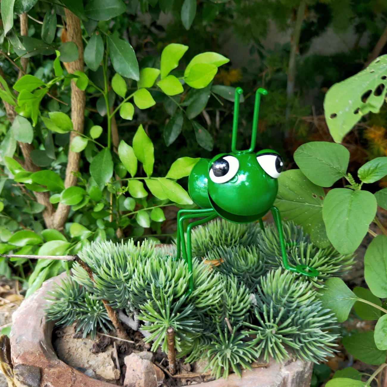 ชุดประติมากรรมมดเหล็กชนบท 4 ชิ้นที่มีตาโต - เหมาะสําหรับการตกแต่งสวนและลาน ธีมฮาโลวีน ไม่ต้องใช้แบตเตอรี่