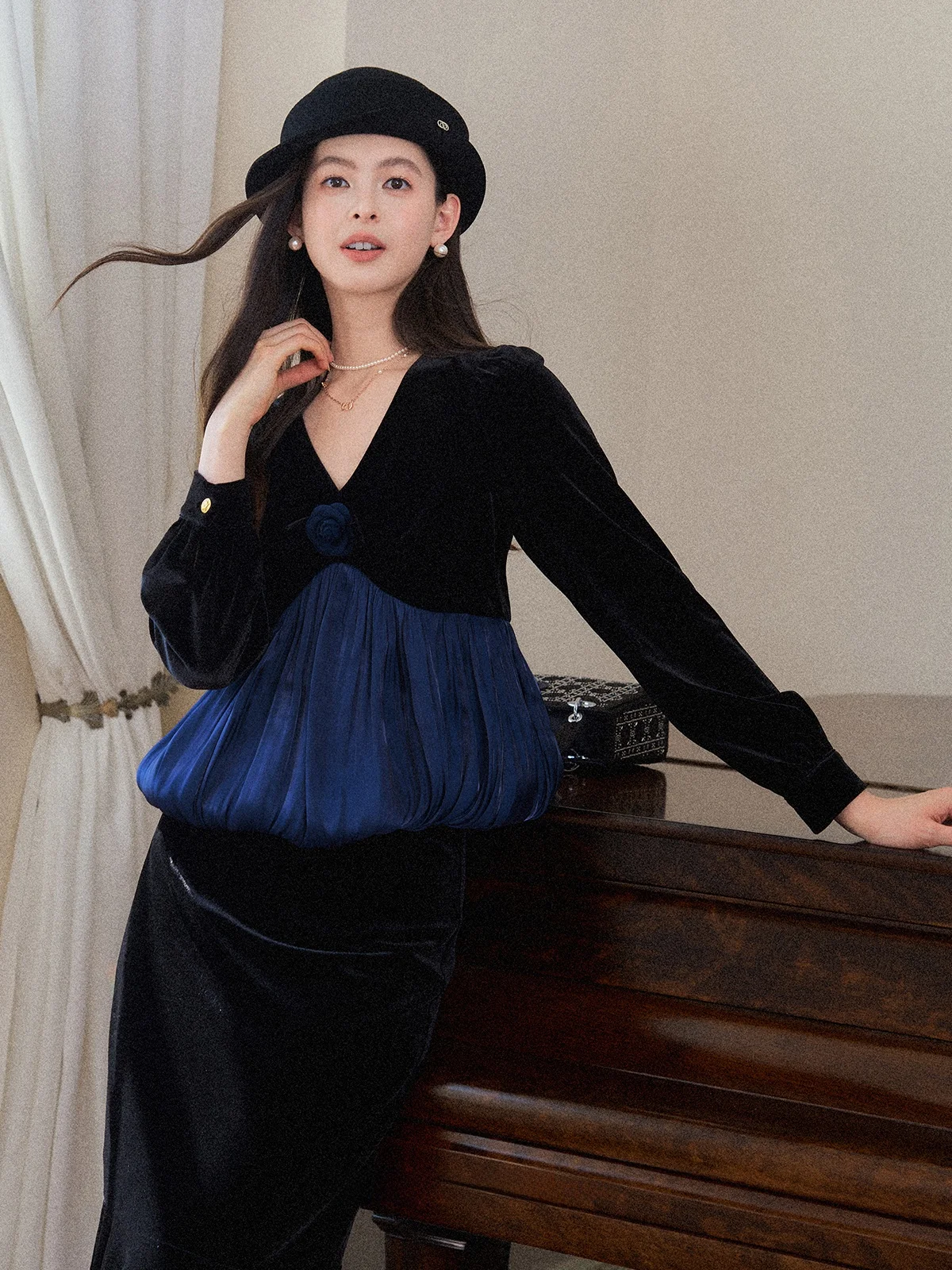 

Женская осенняя футболка с V-образным вырезом и длинными рукавами из бархата с пэчворком и цветочным узором от Deer Auntie Zhuo Uncle