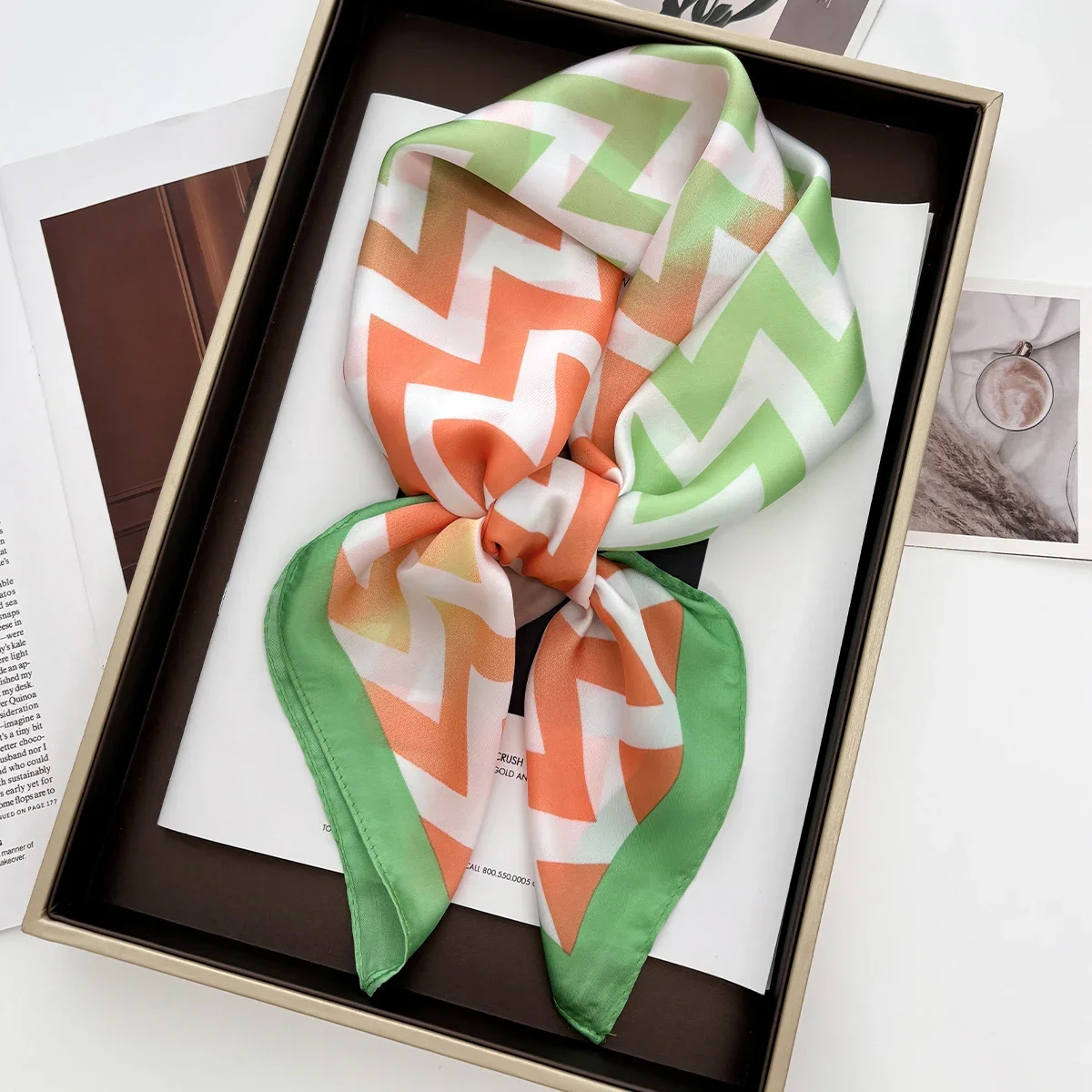 高級 2025 サテンプリントヘアスカーフ女性ハンカチネクタイハンドリストスカーフショールラップヘッドヒジャーブバンダナエシャルプ