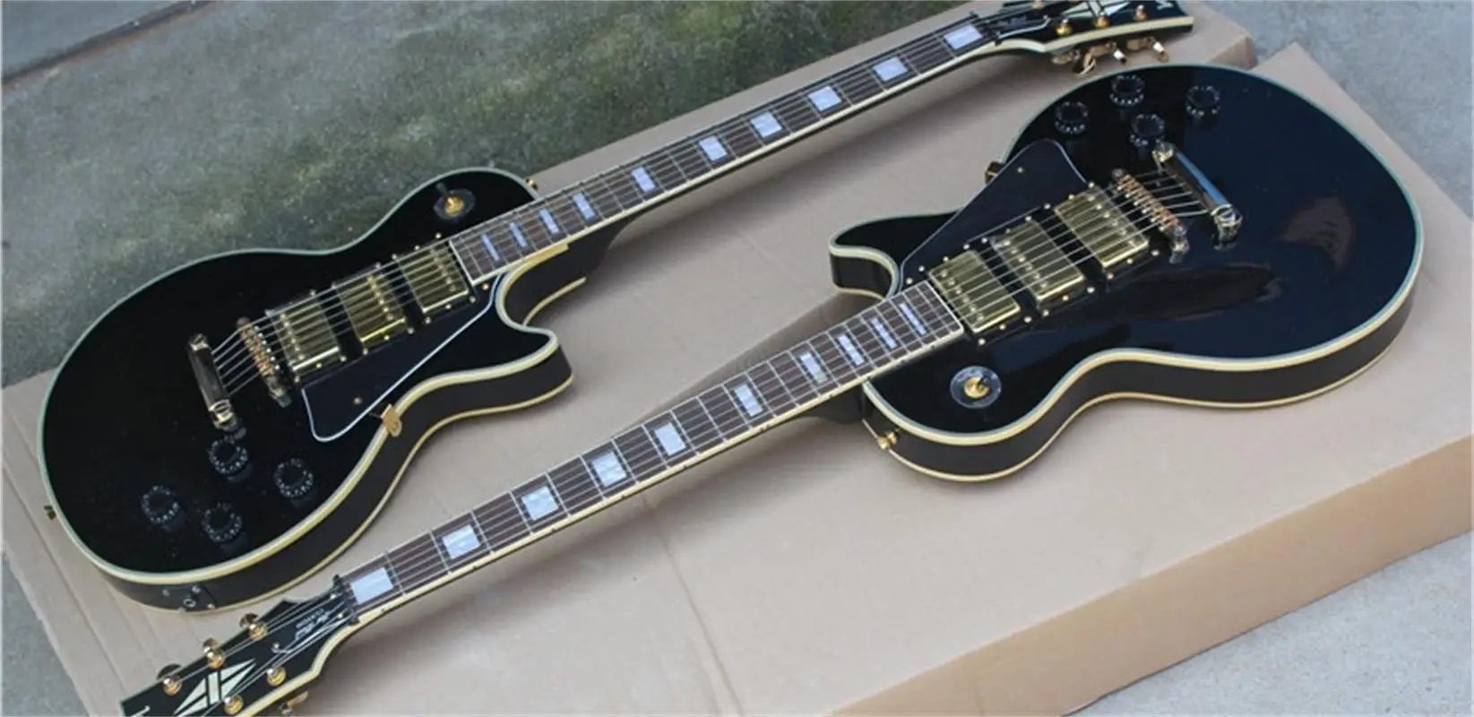 High quality 6-string electric guitar, black body, gold hardware, three double pickups, free shipping