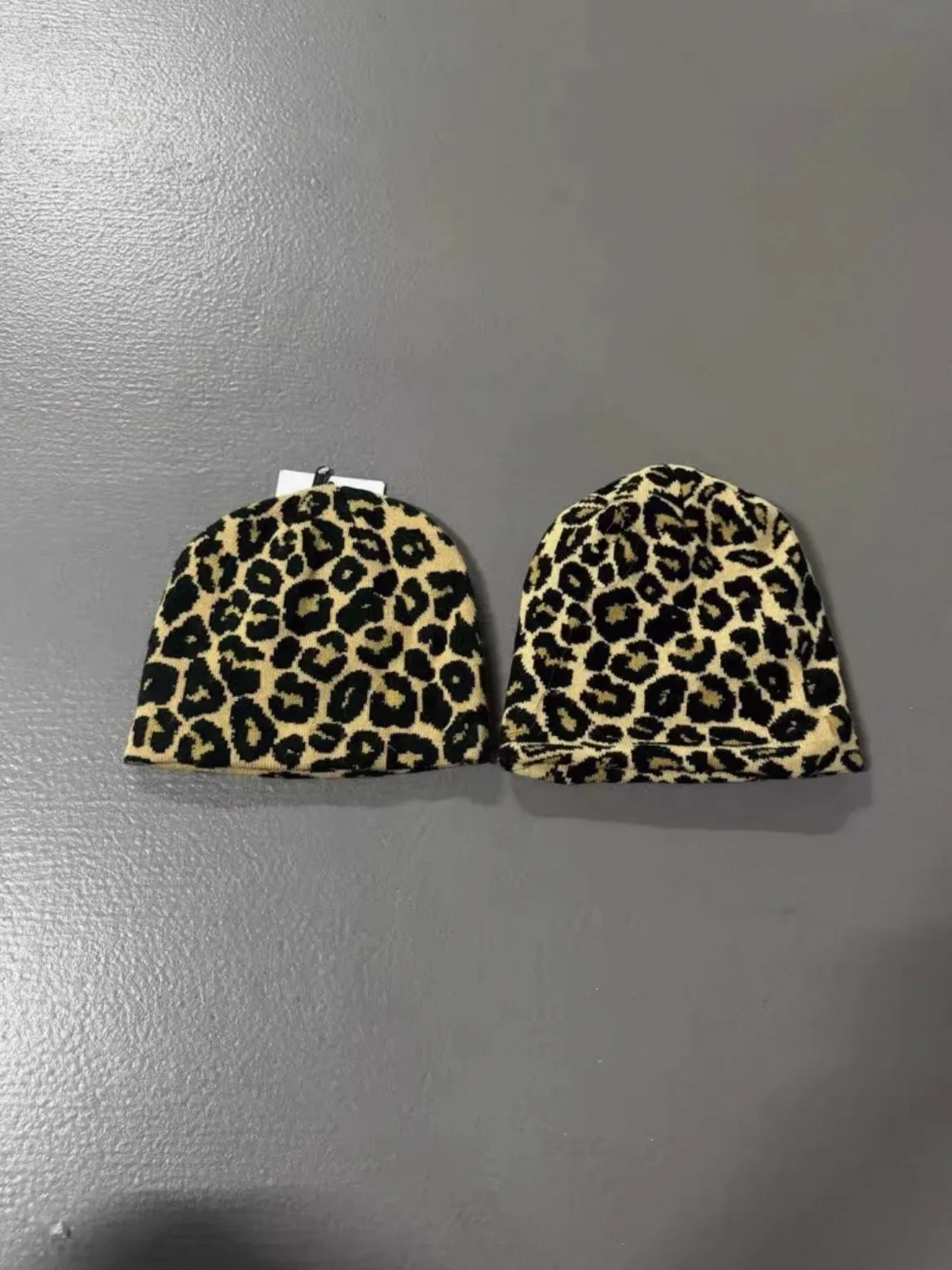 

2025 Ретро леопардовый принт контрастная теплая вязаная холодная шапка из чистого хлопка MZ256