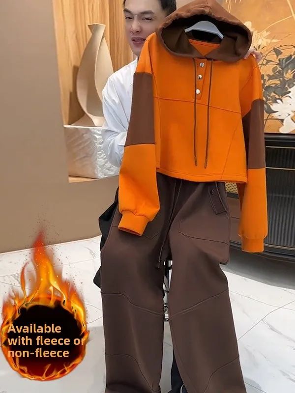 

Элегантный зимний спортивный костюм: женский комплект из флисовых брюк с широкими штанинами и худи, повседневный, омолаживающий, модный образ из двух предметов